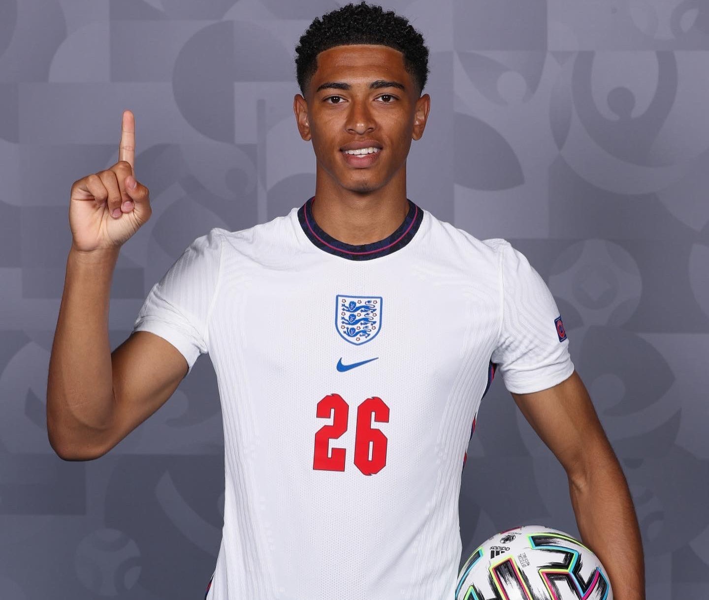 齐达内潇洒助攻帕耶得分