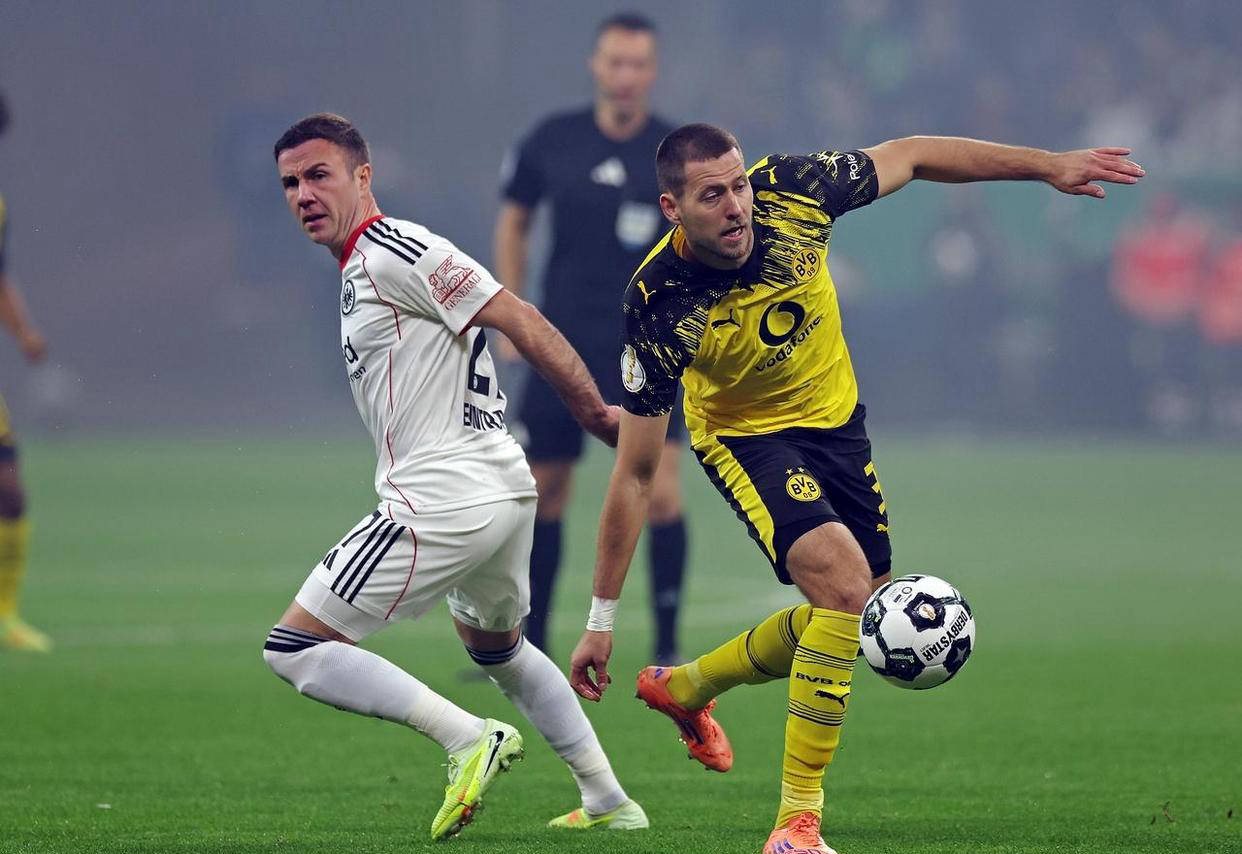 绿茵场上的百年世仇，皇马与巴萨，一场足球背后的政治战争