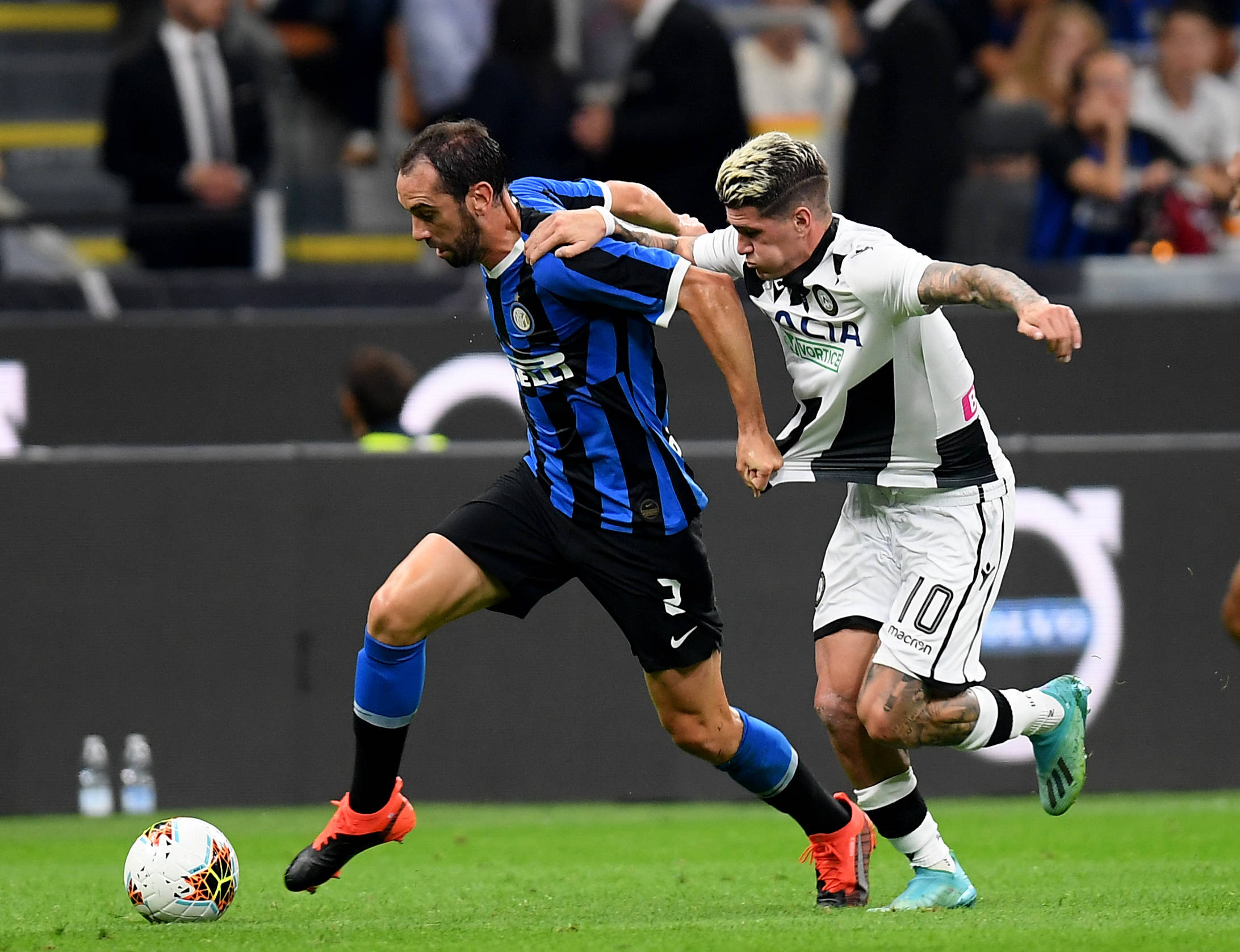 巴萨重返拉卡尔图哈！德容回归、阿劳霍缺阵，弗里克公布贝蒂斯战名单