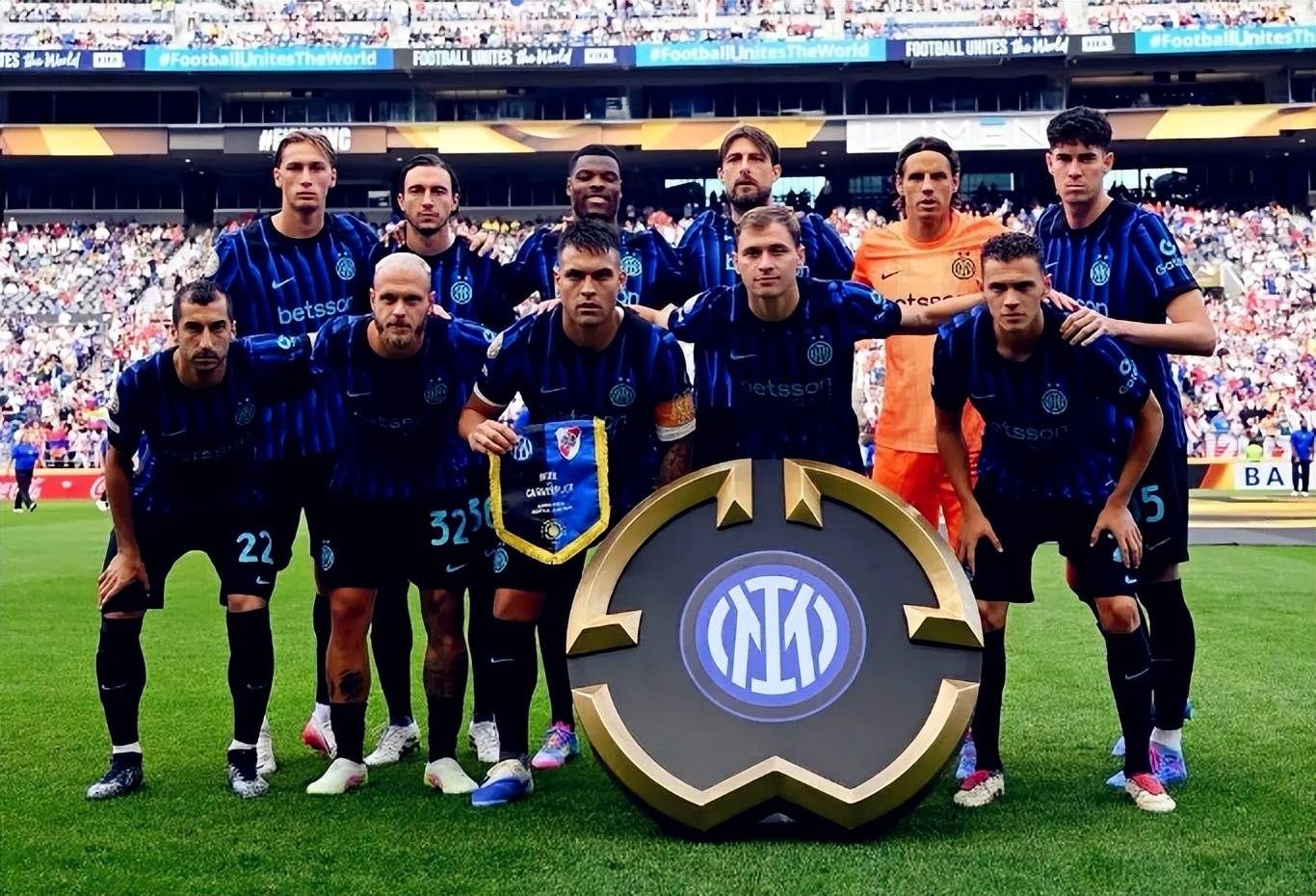 天空体育：贝洛蒂已返回卡利亚里继续治疗，预计明年春天复出