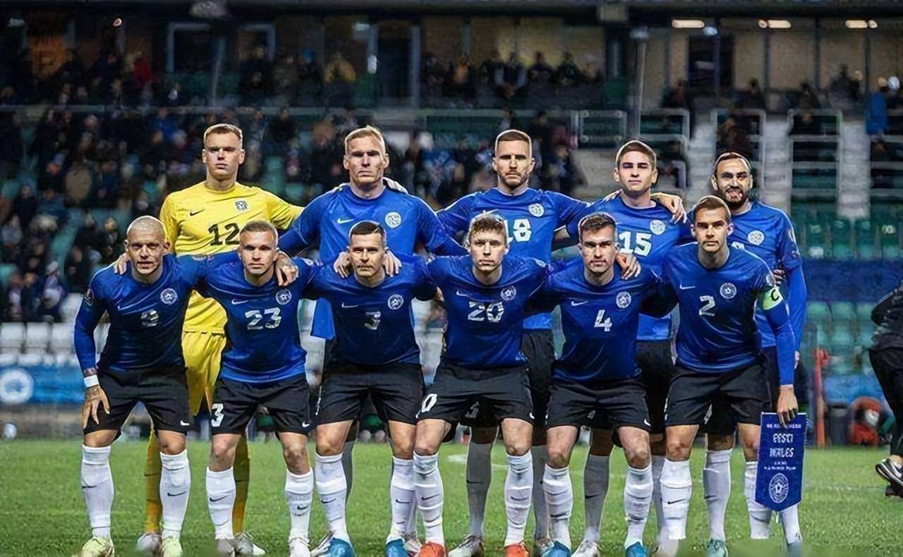 一河南球迷三轮车骑行19天，从郑州前往苏州观看足协杯决赛