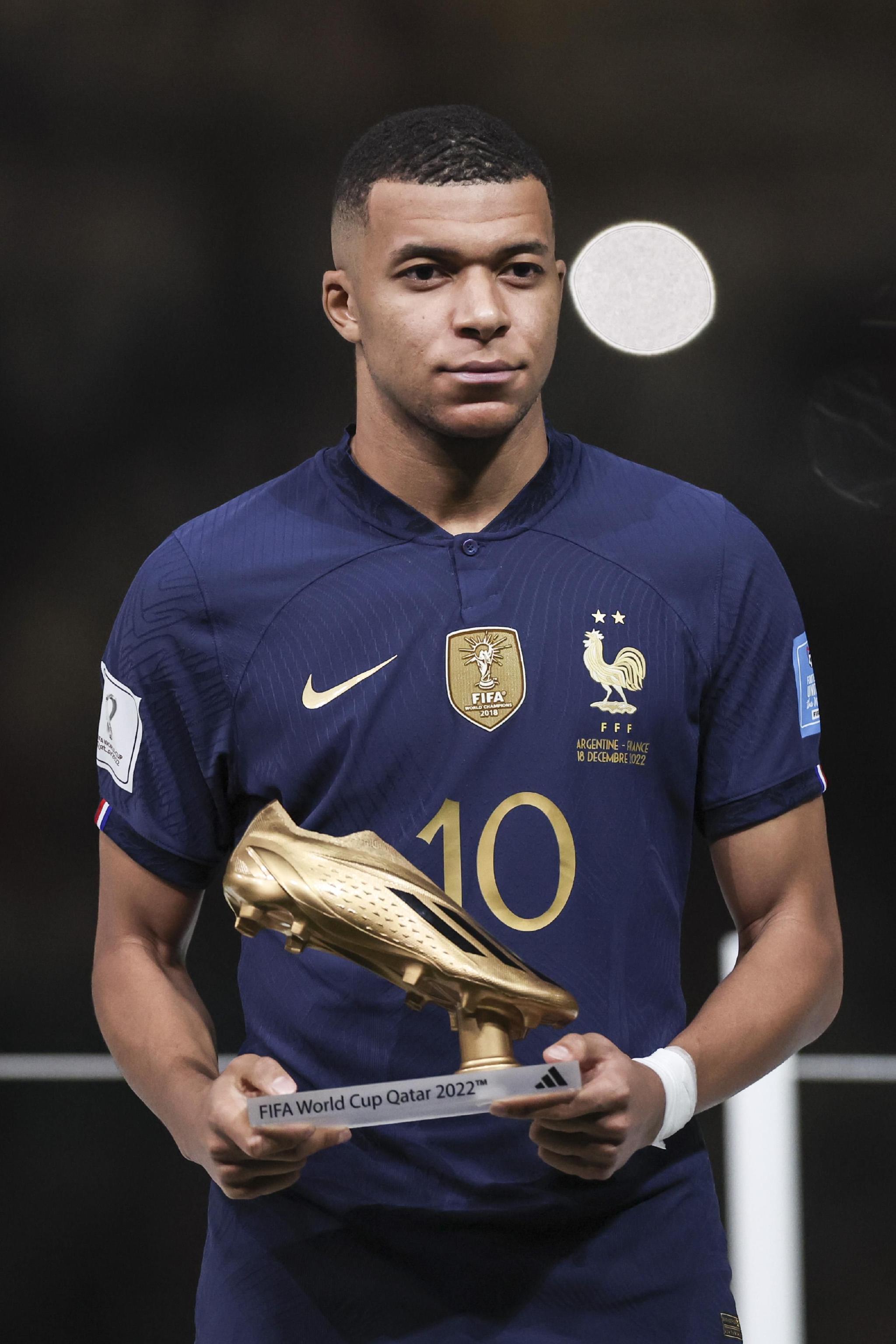 马尔基西奥：年轻球员最好以C罗为榜样，因为梅西是天降奇才