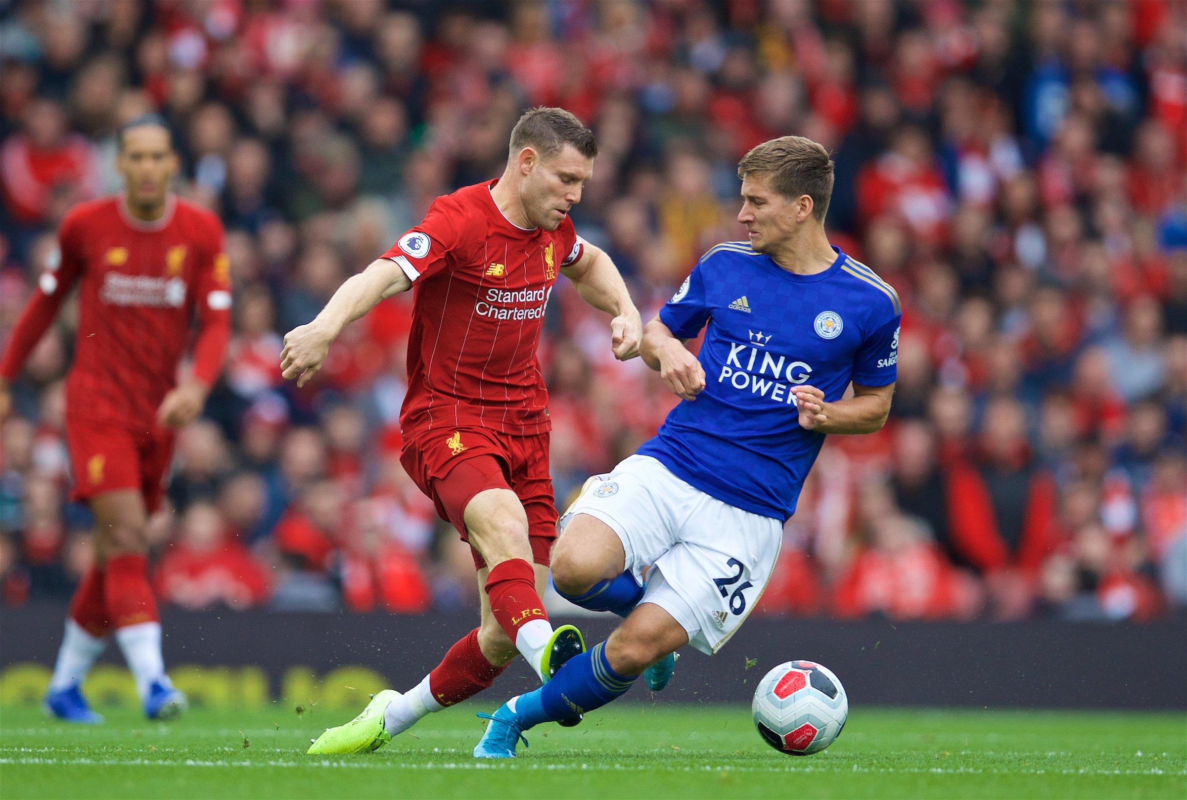 曼联本赛季在劫富济贫中表现突出，对阵强队全胜，但中下游球队难求一胜，有望争夺欧冠资格。